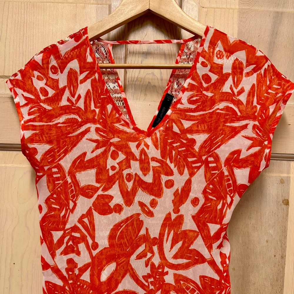 Sheer patterned v-neck shirt